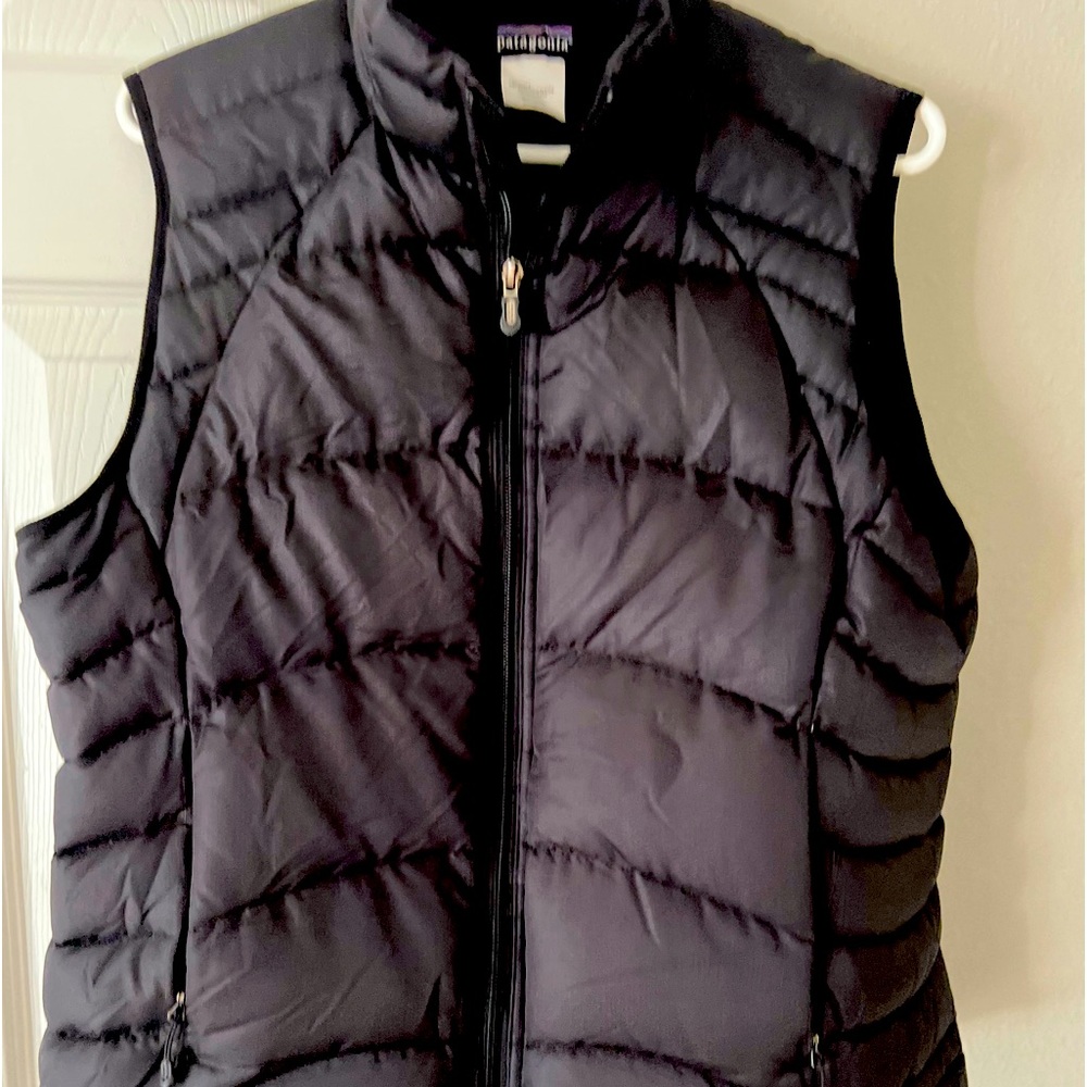 Women’s Patagonia down vest. Size large